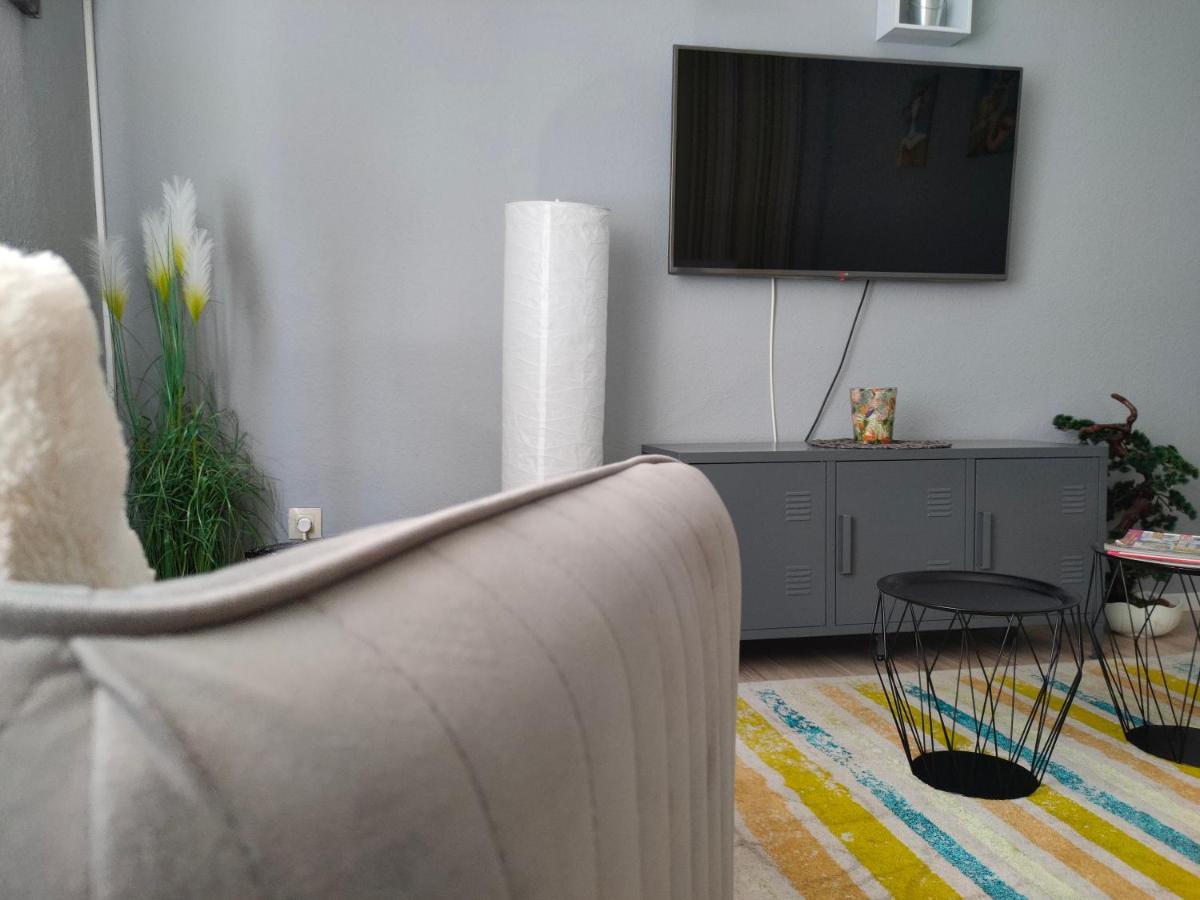 Pe-Ki Apartman Petfurdo Apartment Várpalota Екстериор снимка